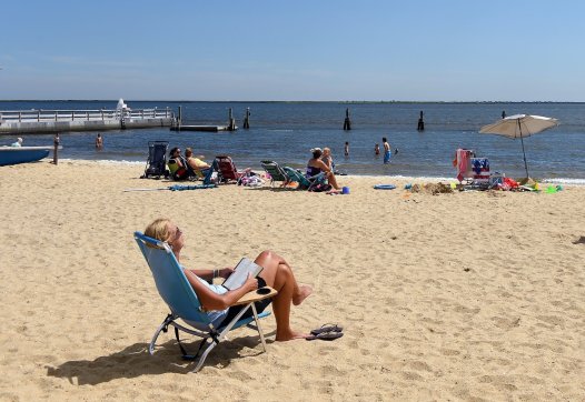 23LIVING-AMITYVILLE-slide-NP1D-superJumbo